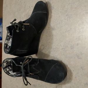 Tom's wedges size W7